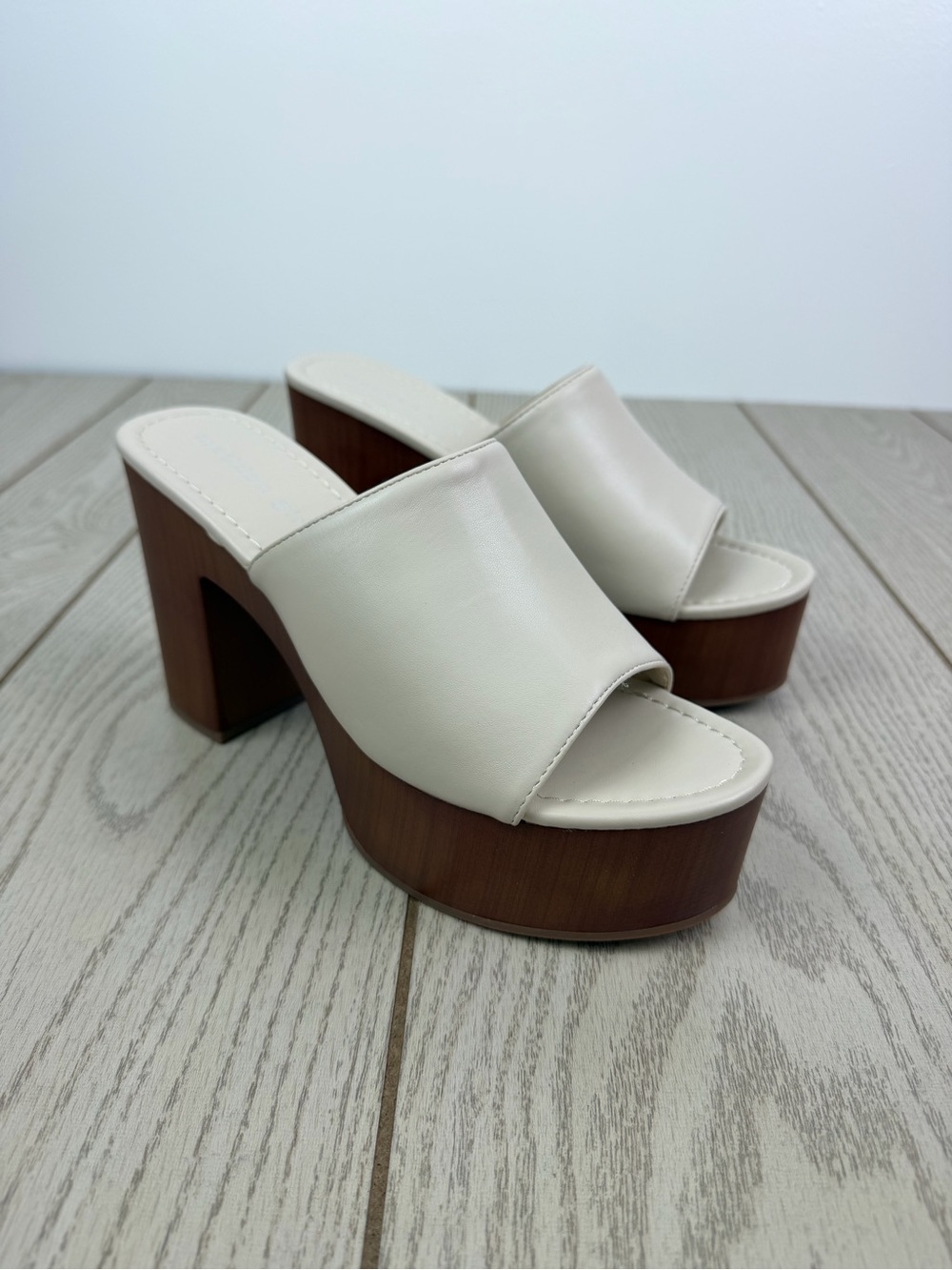Madden Girl Women's Hill Platform Heeled Sandal 7.5 Almond PU